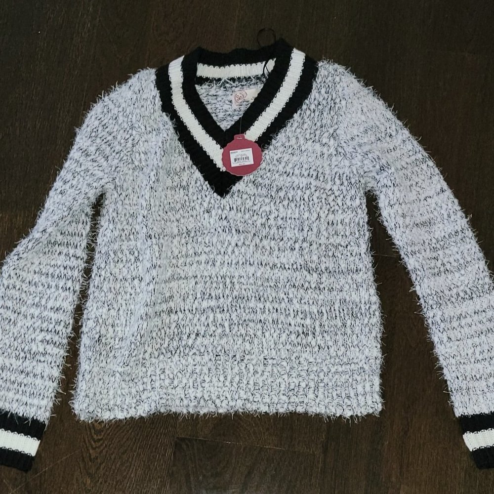 Brand new women's sweater